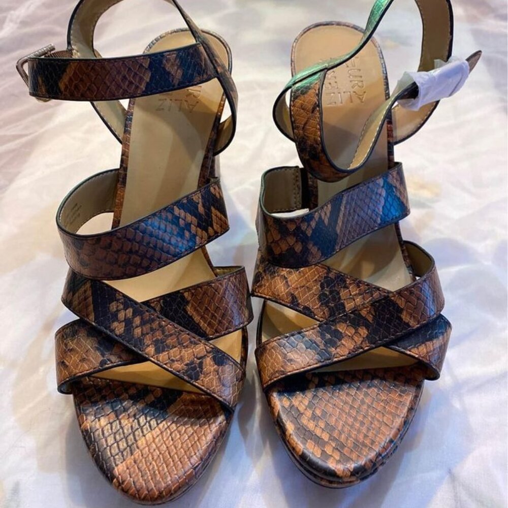 Naturalizer snakeskin sandal brown/black. Women’s size 9.5